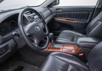 Подержанный автомобиль Toyota Camry Sedan 2004 года (10 фото)