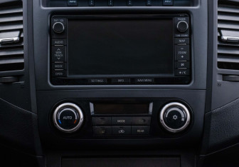 Подержанный автомобиль Mitsubishi Pajero 2012 года (14 фото)