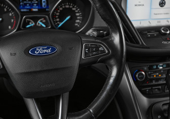 Подержанный автомобиль Ford Kuga 2018 года (13 фото)