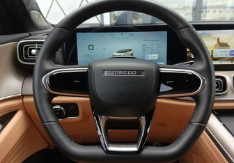 Подержанный автомобиль Jaecoo J8 2024 года (13 фото)