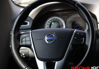 Подержанный автомобиль Volvo XC70 2012 года (13 фото)