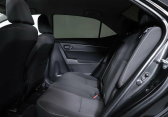Подержанный автомобиль Toyota Corolla Sedan 2016 года (13 фото)