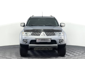 Подержанный автомобиль Mitsubishi Pajero Sport 2011 года (2 фото)