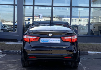 Подержанный автомобиль Kia Rio Sedan 2013 года (6 фото)