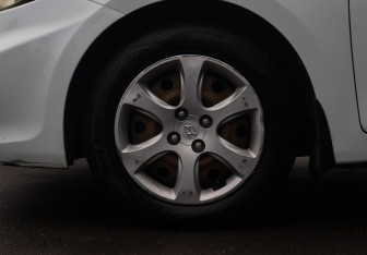 Подержанный автомобиль Hyundai Solaris Sedan 2011 года (16 фото)