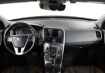 Подержанный автомобиль Volvo XC60 2015 года (12 фото)