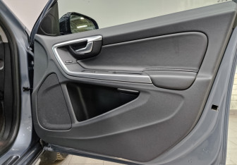 Подержанный автомобиль Volvo V60 Cross Country 2018 года (23 фото)