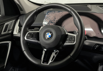 Подержанный автомобиль BMW X1 2025 года (14 фото)
