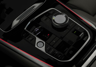 Подержанный автомобиль BMW X5 2025 года (21 фото)