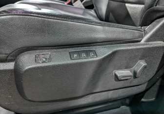 Подержанный автомобиль Peugeot Traveller 2020 года (27 фото)