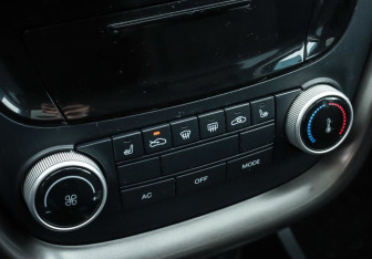 Подержанный автомобиль FAW Besturn X80 2018 года (11 фото)