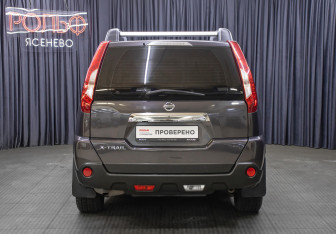 Подержанный автомобиль Nissan X-Trail 2011 года (6 фото)