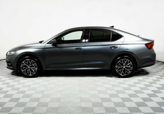 Подержанный автомобиль Skoda Octavia Liftback 2021 года (3 фото)