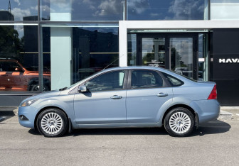 Подержанный автомобиль Ford Focus Sedan 2010 года (8 фото)