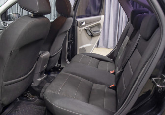 Подержанный автомобиль Ford Focus Sedan 2010 года (10 фото)