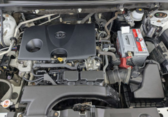 Подержанный автомобиль Toyota RAV4 2020 года (9 фото)