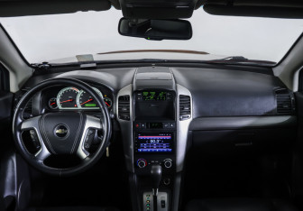 Подержанный автомобиль Chevrolet Captiva 2007 года (14 фото)