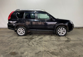 Подержанный автомобиль Nissan X-Trail 2013 года (7 фото)