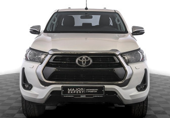 Подержанный автомобиль Toyota Hilux 2020 года (2 фото)