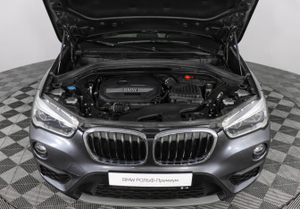 Подержанный автомобиль BMW X1 2018 года (10 фото)