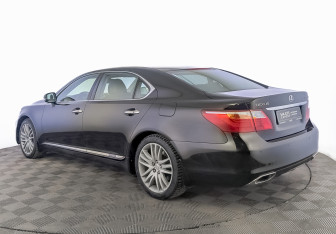Подержанный автомобиль Lexus LS 2011 года (7 фото)