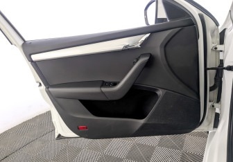 Подержанный автомобиль Skoda Octavia Liftback 2018 года (19 фото)