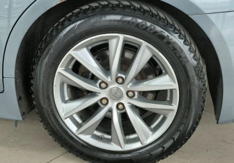Подержанный автомобиль Infiniti Q50 2014 года (18 фото)