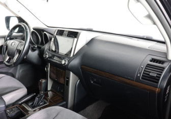 Подержанный автомобиль Toyota Land Cruiser Prado 2011 года (8 фото)