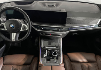 Подержанный автомобиль BMW X5 2024 года (11 фото)