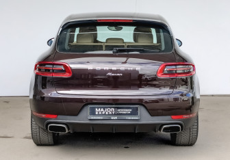 Подержанный автомобиль Porsche Macan 2017 года (6 фото)