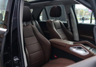 Подержанный автомобиль Mercedes-Benz GLE 2025 года (33 фото)