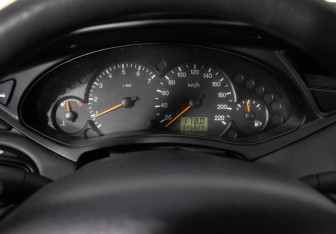 Подержанный автомобиль Ford Focus Sedan 2003 года (12 фото)