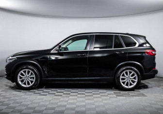 Подержанный автомобиль BMW X5 2018 года (8 фото)