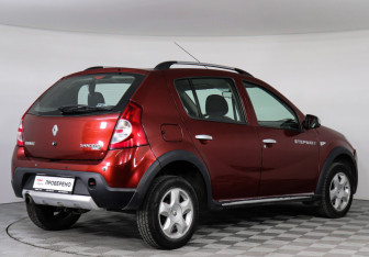 Подержанный автомобиль Renault Sandero 2013 года (3 фото)