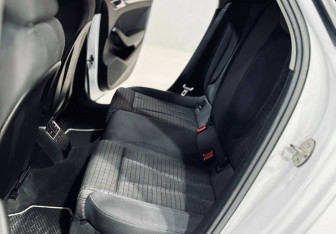 Подержанный автомобиль Audi A3 Hatchback 2014 года (24 фото)