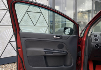 Подержанный автомобиль Volkswagen Golf Plus 2008 года (15 фото)