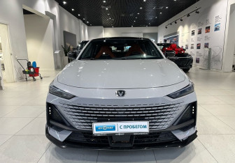 Подержанный автомобиль Changan UNI-V 2023 года (2 фото)