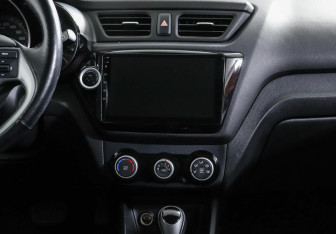 Подержанный автомобиль Kia Rio Hatchback 2016 года (8 фото)