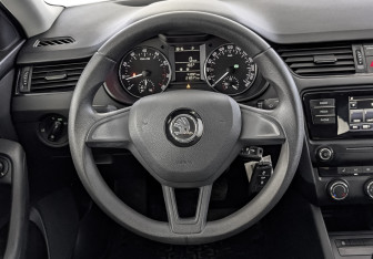 Подержанный автомобиль Skoda Octavia Liftback 2017 года (22 фото)