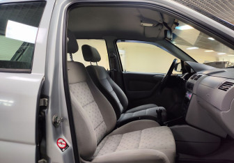 Подержанный автомобиль Volkswagen Pointer 2004 года (12 фото)