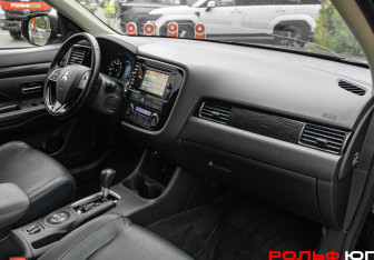 Подержанный автомобиль Mitsubishi Outlander 2016 года (7 фото)