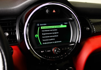 Подержанный автомобиль MINI Hatch 2019 года (21 фото)