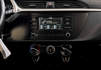 Подержанный автомобиль Kia Rio Hatchback 2021 года (15 фото)