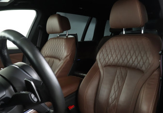 Подержанный автомобиль BMW X7 2021 года (17 фото)