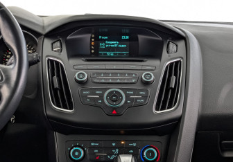 Подержанный автомобиль Ford Focus Hatchback 2018 года (17 фото)