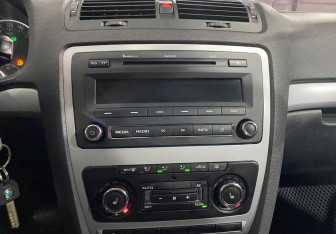 Подержанный автомобиль Skoda Octavia Liftback 2012 года (13 фото)