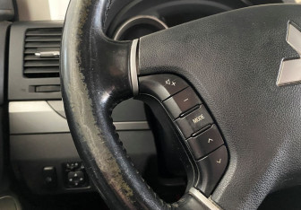 Подержанный автомобиль Mitsubishi Pajero 2014 года (14 фото)