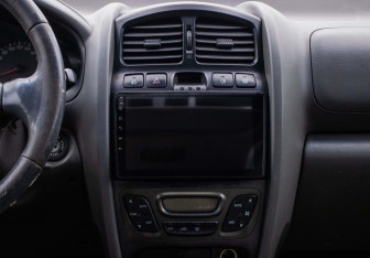 Подержанный автомобиль Hyundai Santa Fe 2003 года (14 фото)