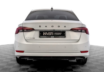 Подержанный автомобиль Skoda Octavia Liftback 2021 года (6 фото)