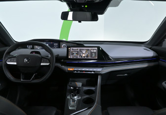 Подержанный автомобиль Changan UNI-V 2023 года (8 фото)